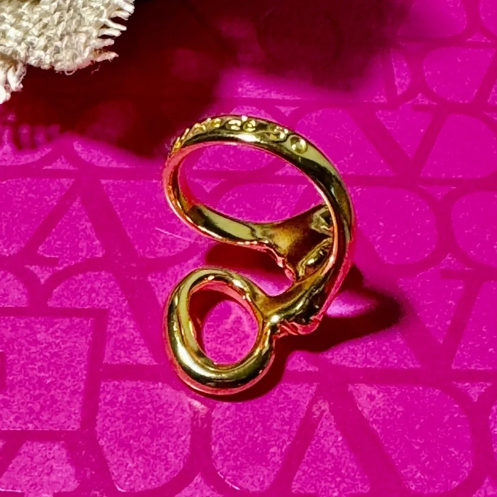 Uno de 50 “Now you See” Ring